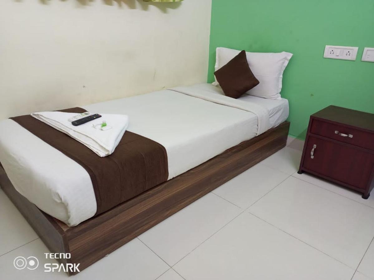 Green Tree Hotel-Near Vfs Global And Ramee Mall Ченнаи Экстерьер фото