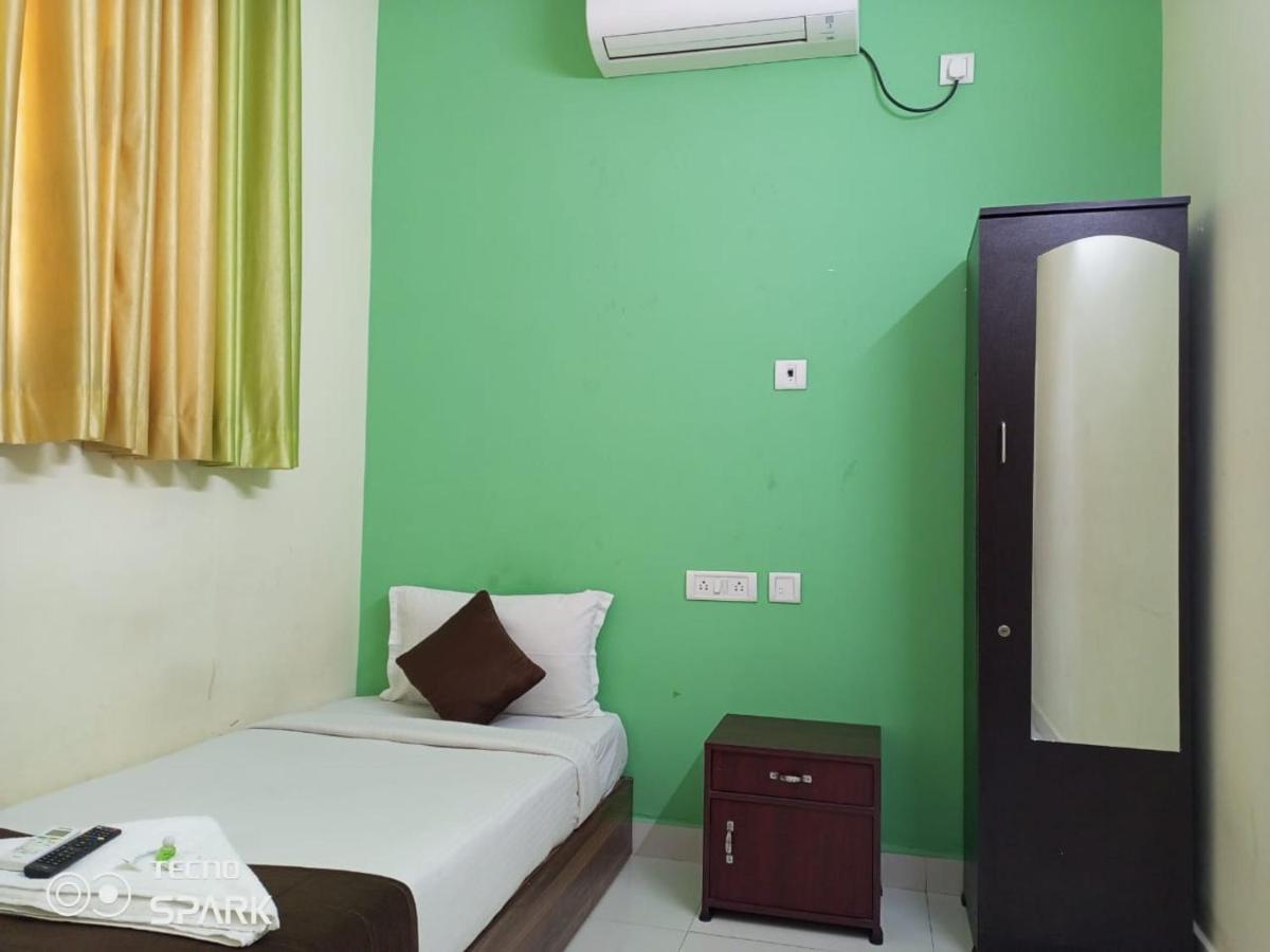 Green Tree Hotel-Near Vfs Global And Ramee Mall Ченнаи Экстерьер фото