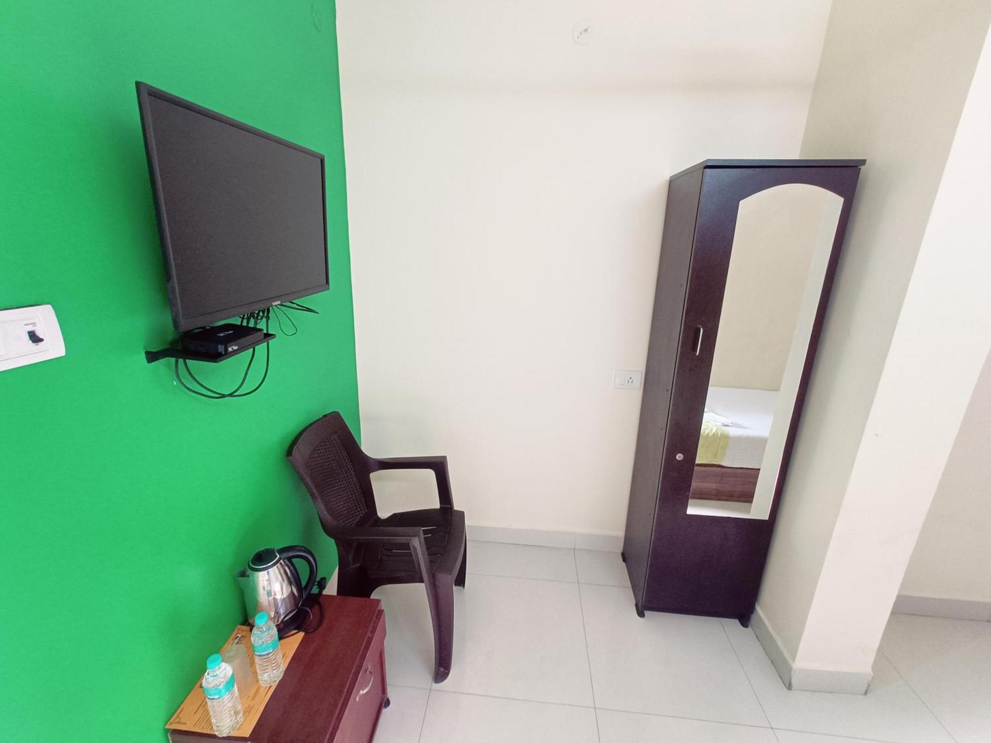 Green Tree Hotel-Near Vfs Global And Ramee Mall Ченнаи Экстерьер фото