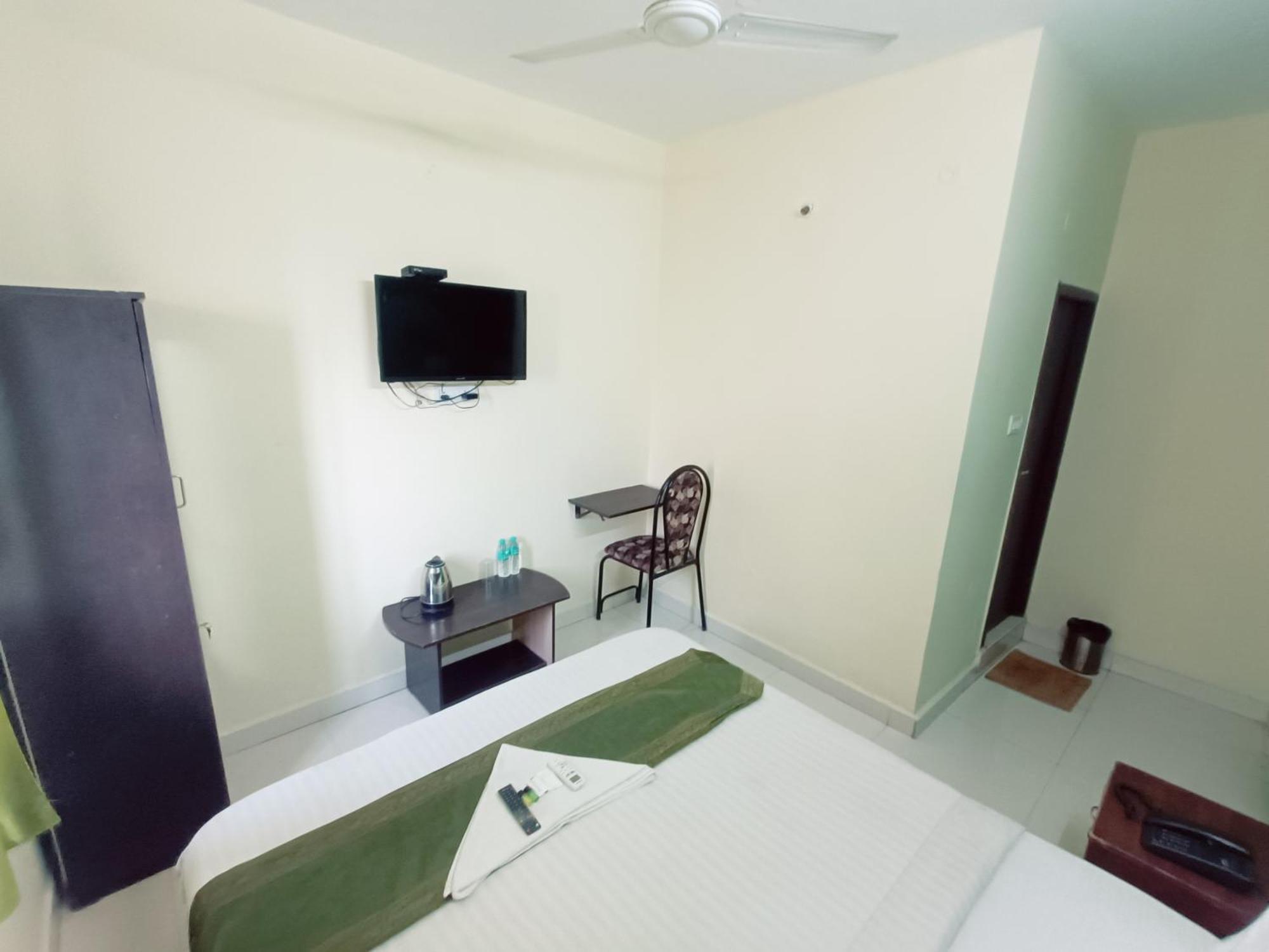 Green Tree Hotel-Near Vfs Global And Ramee Mall Ченнаи Экстерьер фото